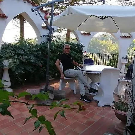 Il Giardino Di Mai Exclusive לינה וארוחת בוקר Montabone